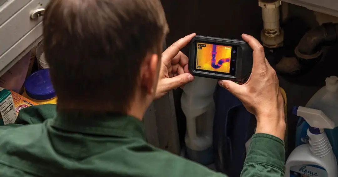 FLIR C3-X的電池可以連續工作4小時，而FLIR ONE Pro隻有40分鍾.jpg